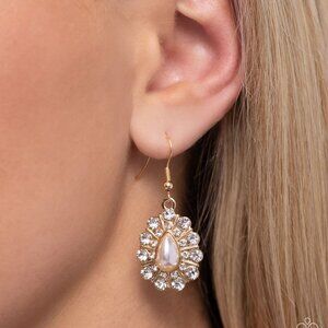 Paparazzi Jewelry Accessories - Extroverted Elegance - Gold Earrings - NEW!!